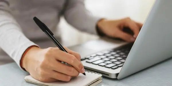 移動(dòng)互聯(lián)網(wǎng)時(shí)代的新聞寫(xiě)作(移動(dòng)互聯(lián)網(wǎng)時(shí)代新聞寫(xiě)作方式的變化)