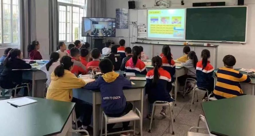 英語互聯(lián)網(wǎng)課的新聞報(英語新聞教學)