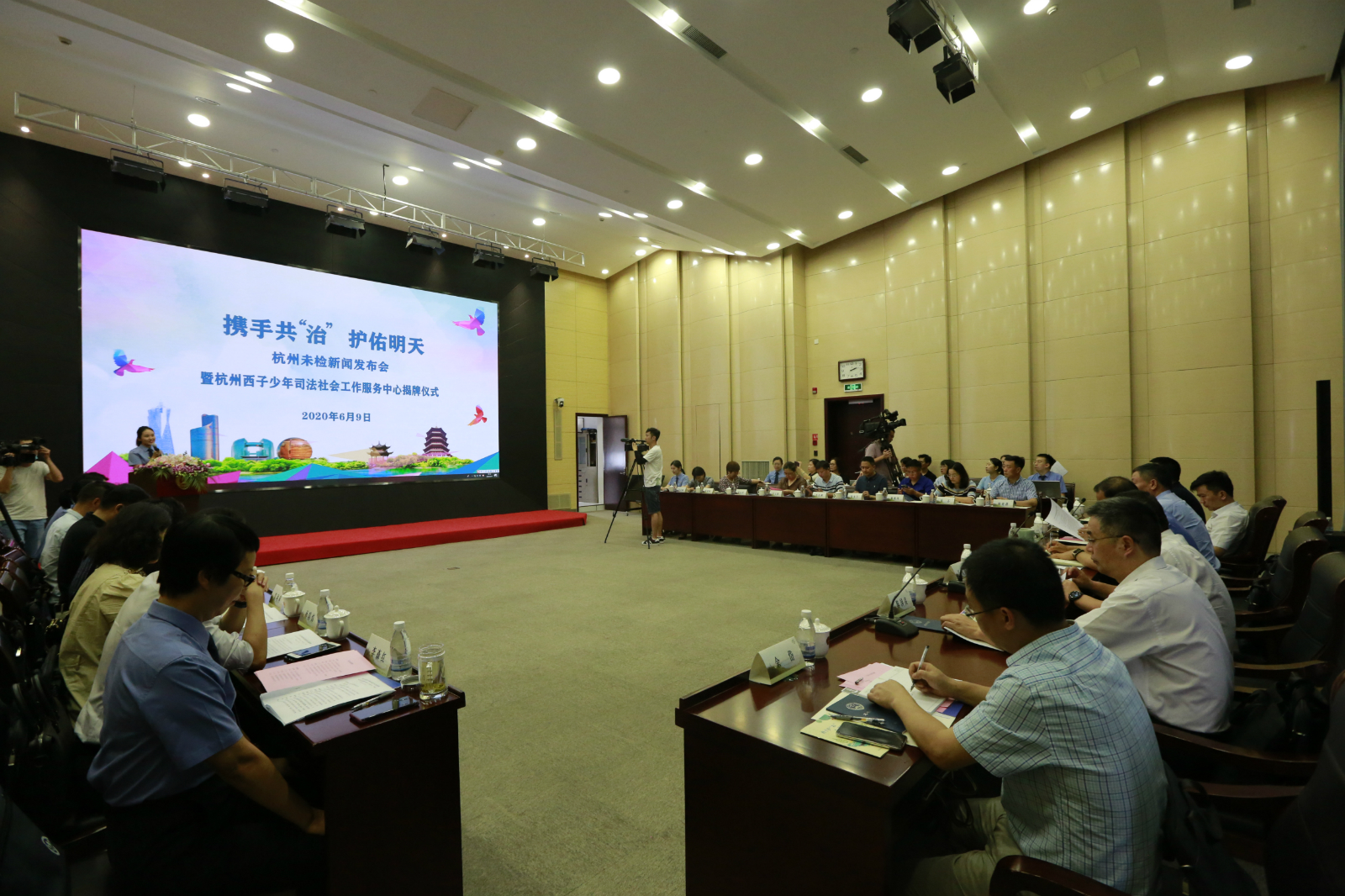 互聯(lián)網(wǎng)小新聞發(fā)布會(關于小小新聞發(fā)布會的新聞)