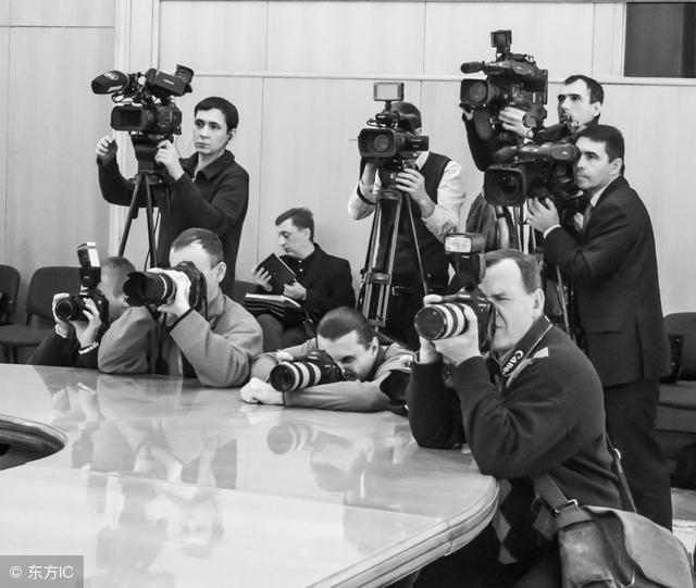 互聯(lián)網(wǎng)上的新聞特寫(互聯(lián)網(wǎng)新聞報道的新特點(diǎn))