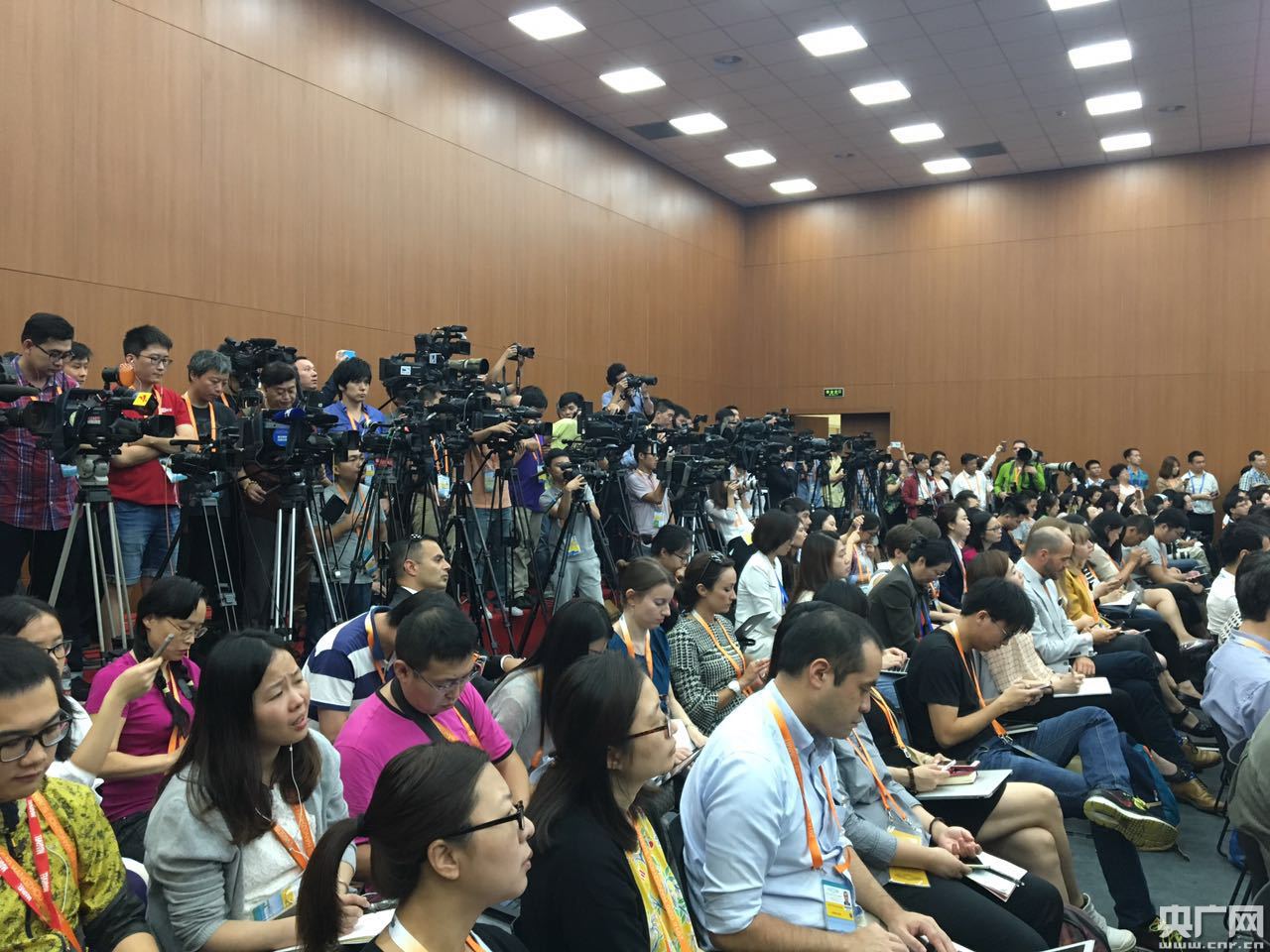 互聯(lián)網(wǎng)峰會(huì)新聞發(fā)布會(huì)(2021互聯(lián)網(wǎng)峰會(huì)主題)