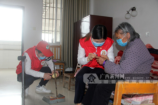 自備新聞老人互聯(lián)網(wǎng)(老人接觸網(wǎng)絡的負面新聞)