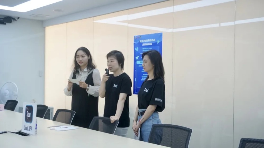 熱愛(ài)互聯(lián)網(wǎng)新聞(熱愛(ài)互聯(lián)網(wǎng)新聞?dòng)⒄Z(yǔ)作文)